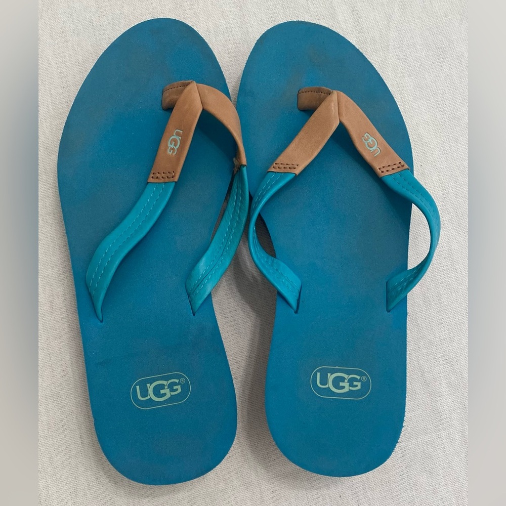 UGG Teal and Tan Flip Flops - Adorable Comfie Chic - Sz 7